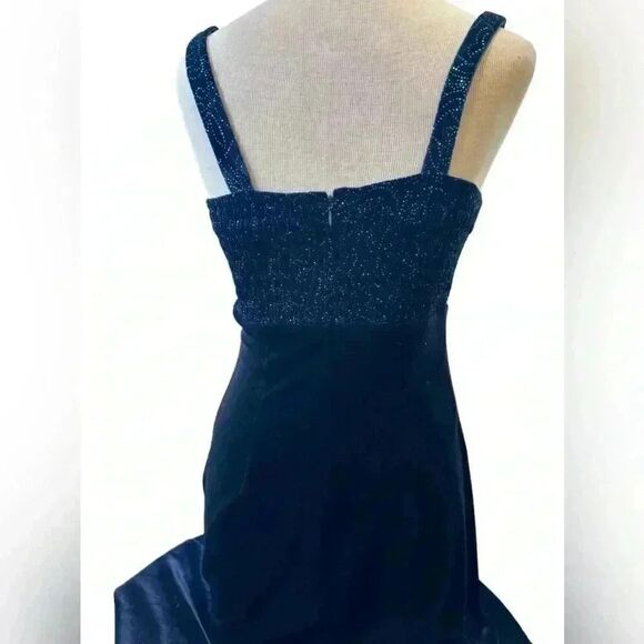 R&K formal velvet dress with matching bolero jacket. Sparkles at the bust. - Picture 10 of 11